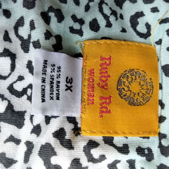 NEW Ruby Rd Leopard Print Women's Top Jeweled Neckline 3/4 Sleeve - Picture 3 of 9